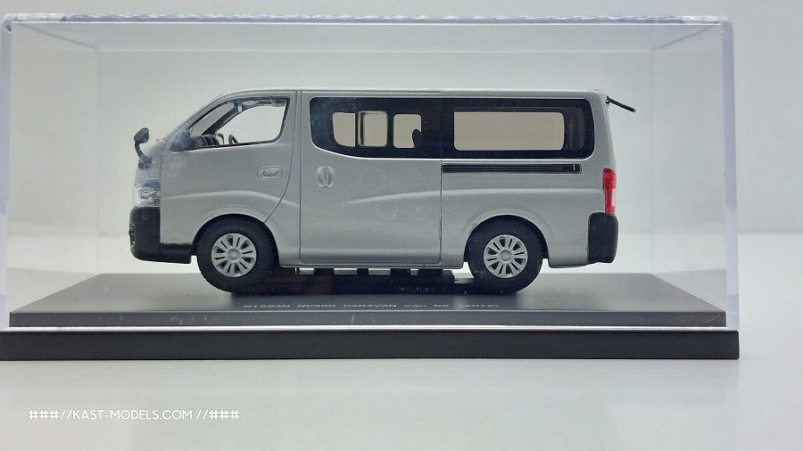 Nissan NV350 Caravan DX EBBRO 1/43 - Image 3