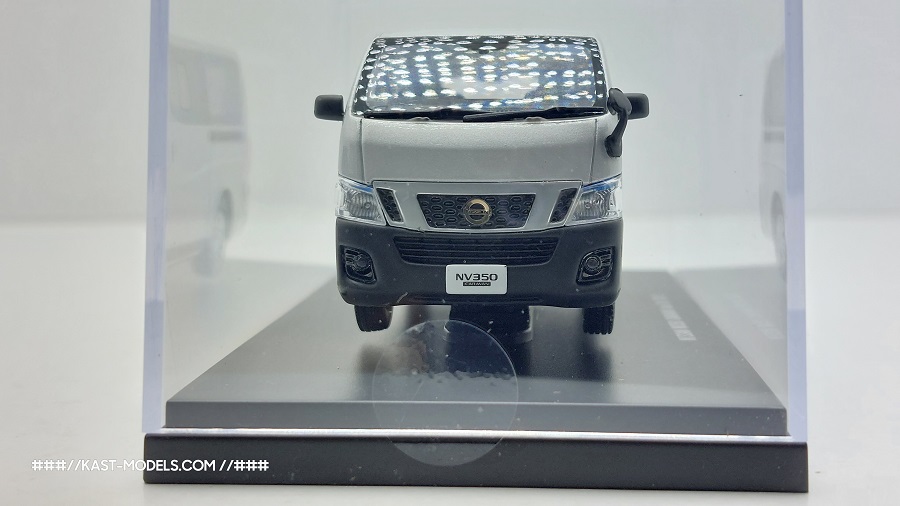 Nissan NV350 Caravan DX EBBRO 1/43 - Image 4